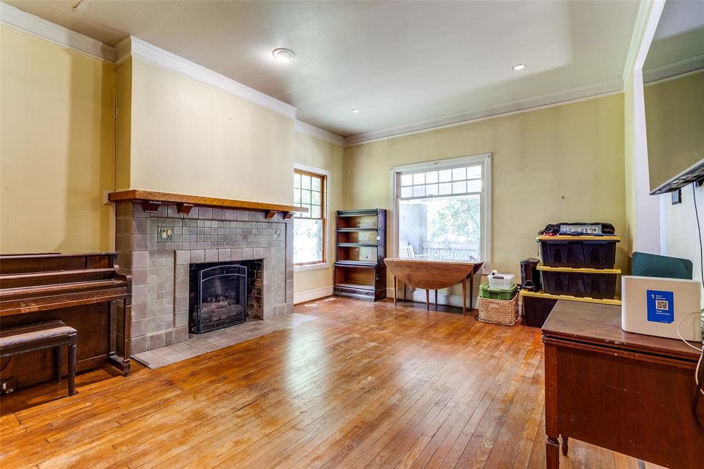 4916 Junius Street Property Photo 6