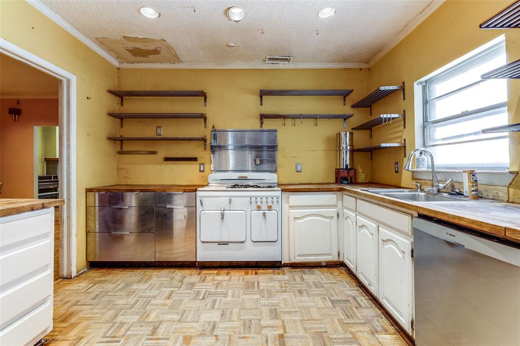 4916 Junius Street Property Photo 11