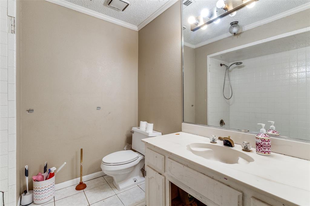 4916 Junius Street Property Photo 14