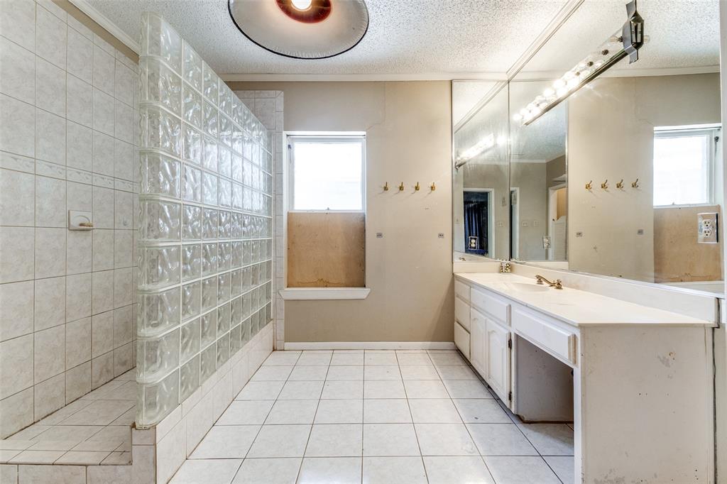 4916 Junius Street Property Photo 20