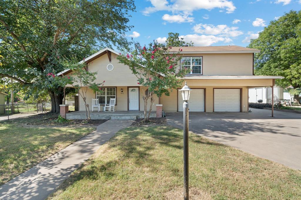 416 E Akard Property Photo 1