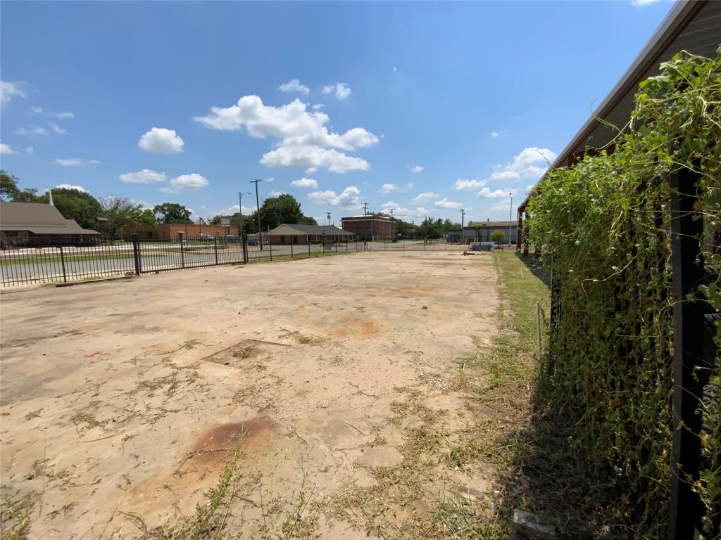 405 E Commerce Street Property Photo 22