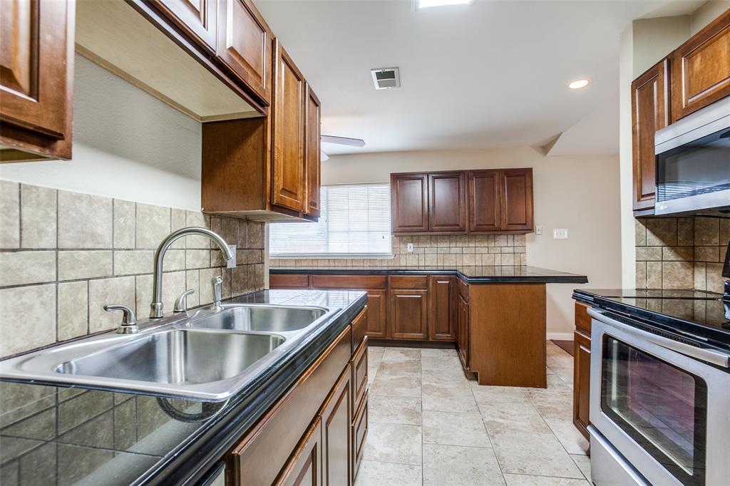 811 Brentwood Lane Property Photo 1
