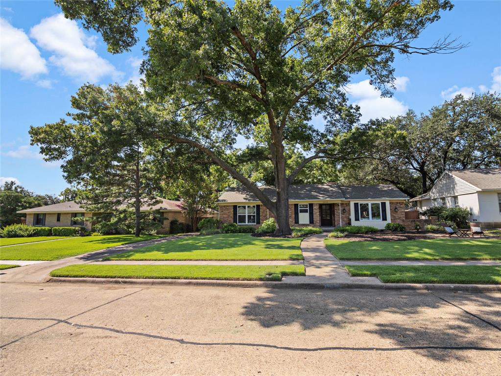 1219 Elmwood Drive Property Photo 1