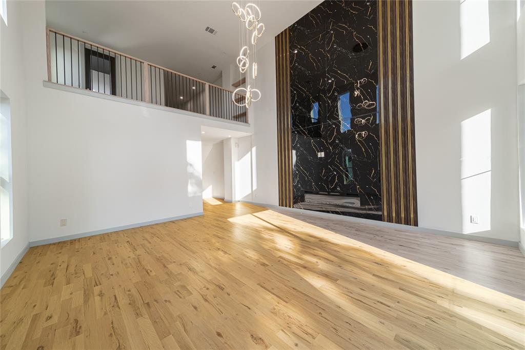 906 S Ewing Avenue Property Photo 1