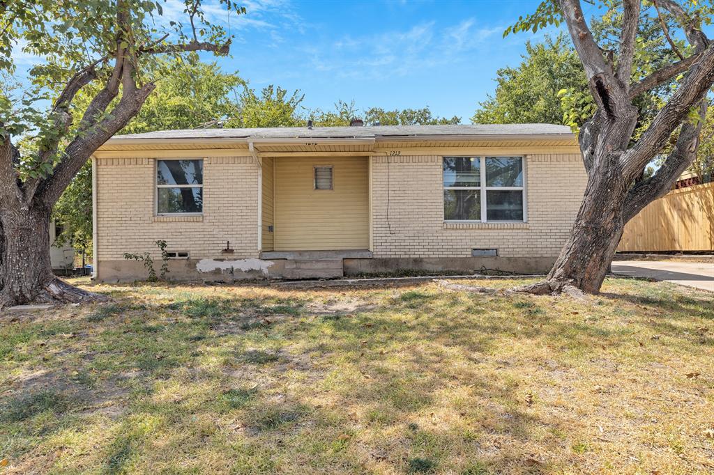1212 Woodcrest Drive Property Photo 1