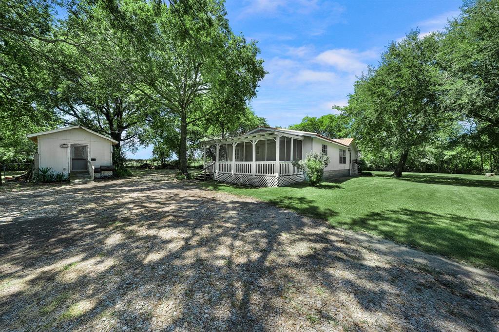 81 Spur 71 Property Photo 1