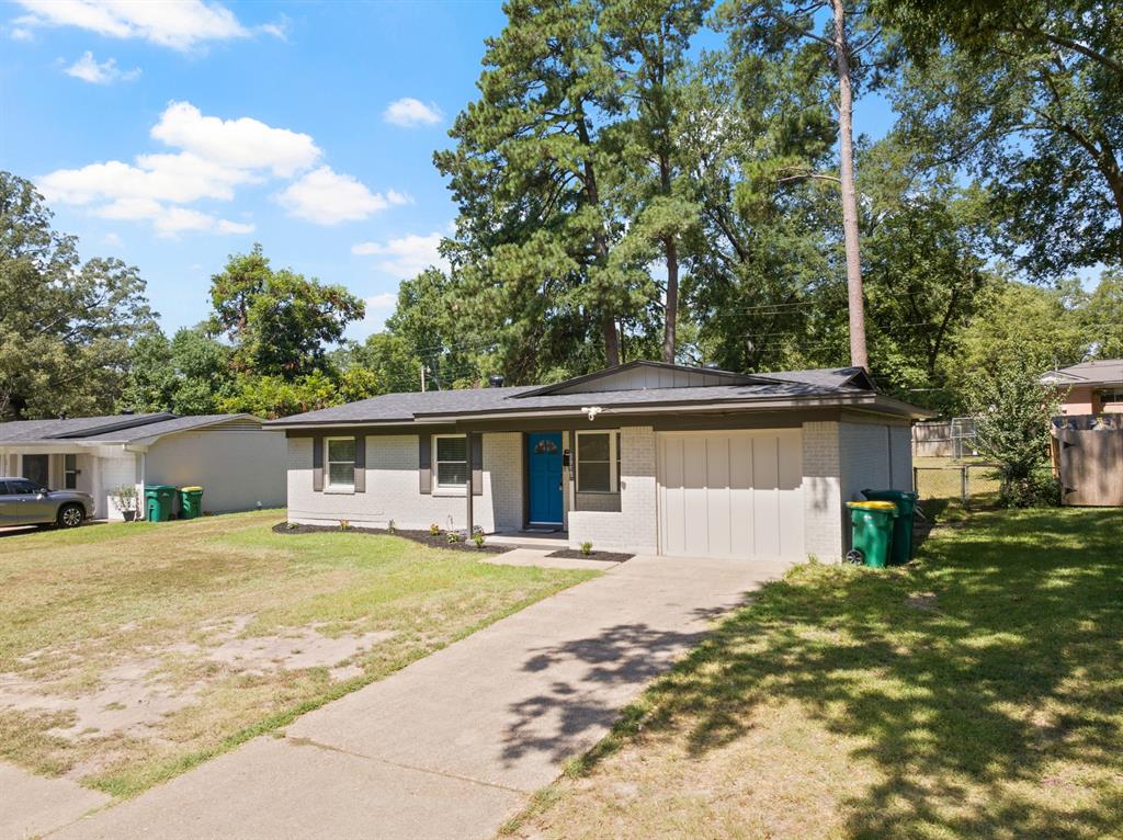 3915 Sabine Property Photo 3