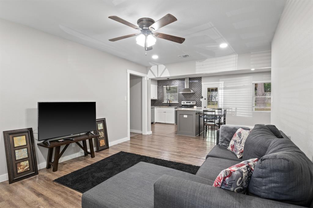 3915 Sabine Property Photo 5