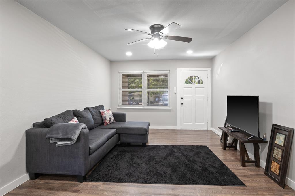 3915 Sabine Property Photo 6