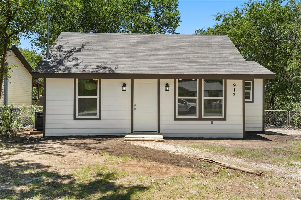 917 N Wood Street Property Photo 1