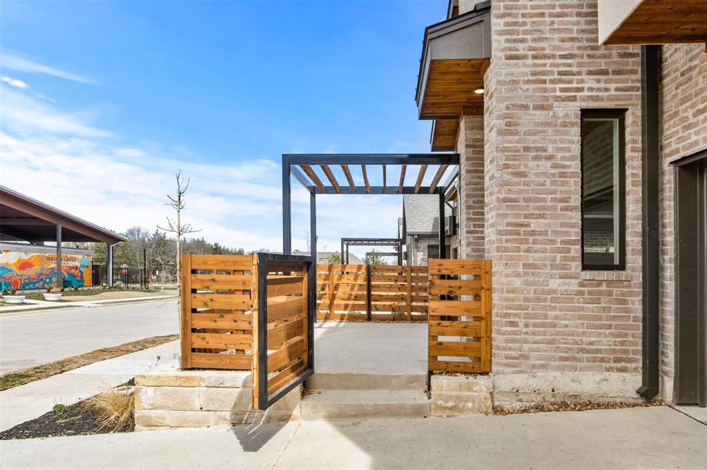 514 Sherwood Property Photo 3