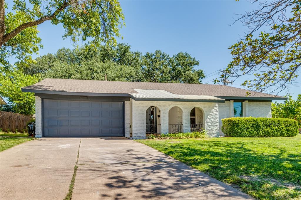 2023 Brentwood Lane Property Photo 1