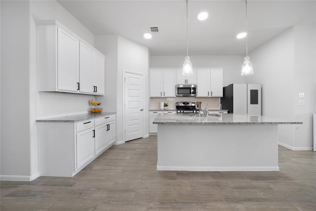 2911 Linden Street Property Photo 1