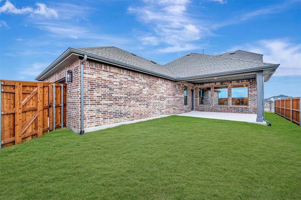 9713 Dahlia Boulevard Property Photo 3