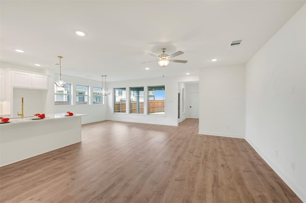 9713 Dahlia Boulevard Property Photo 20