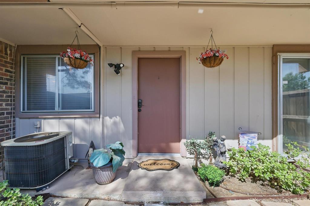2700 Stonehaven Court Property Photo 1