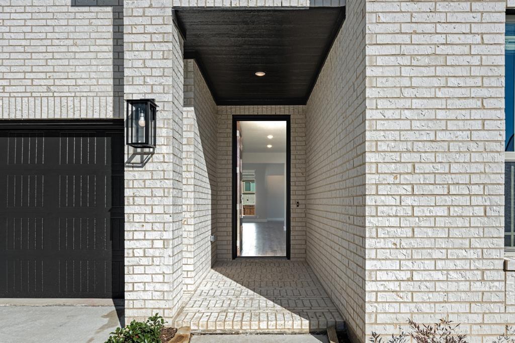 2800 Creekhollow Court Property Photo 3