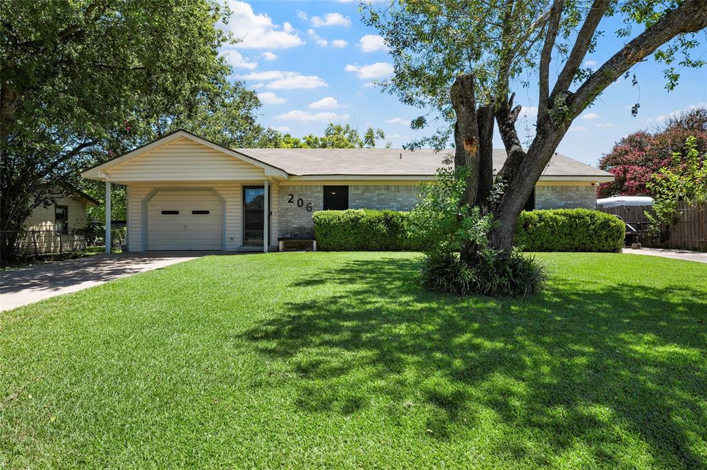 206 W Foster Drive Property Photo 1