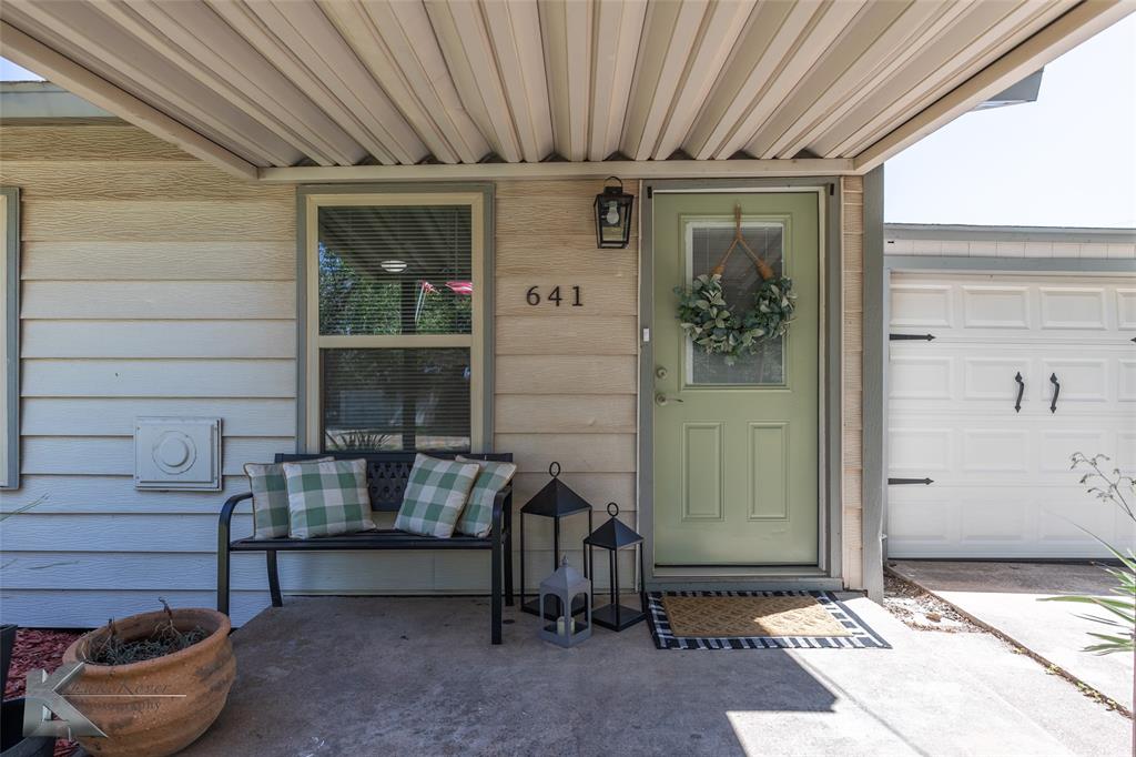 641 3rd Street Property Photo 2