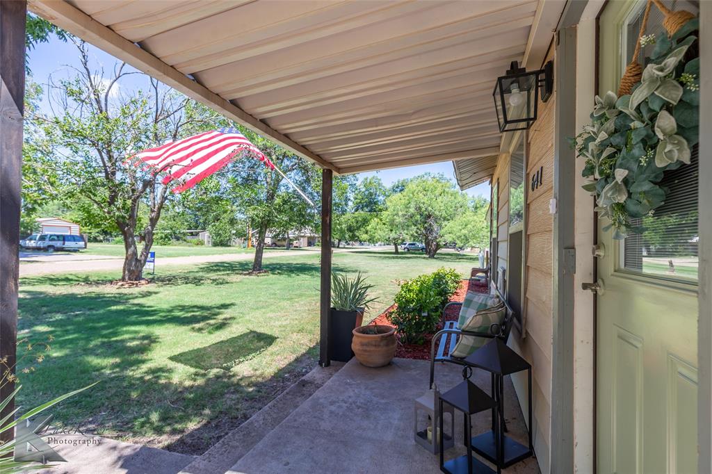 641 3rd Street Property Photo 3