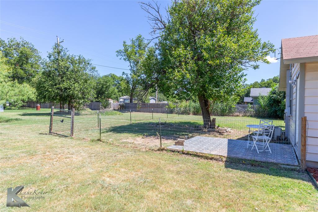 641 3rd Street Property Photo 9