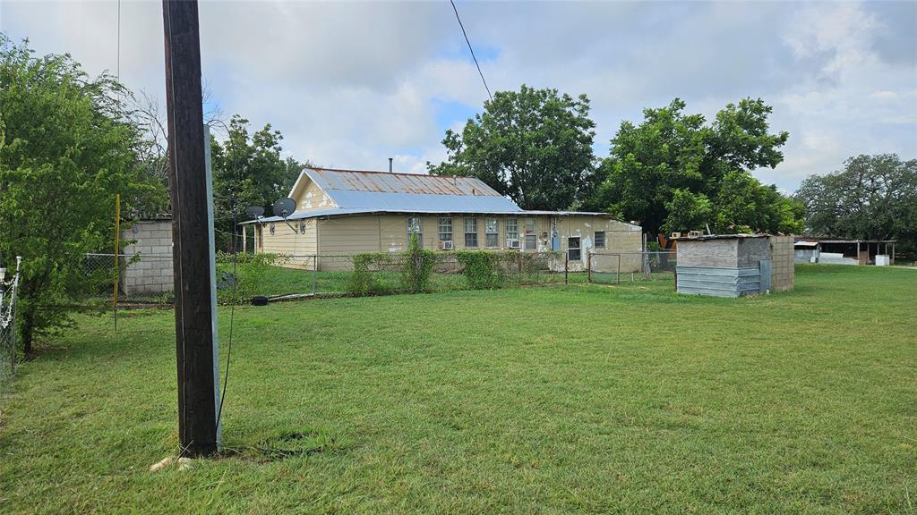 521 State Highway 16 Property Photo 1