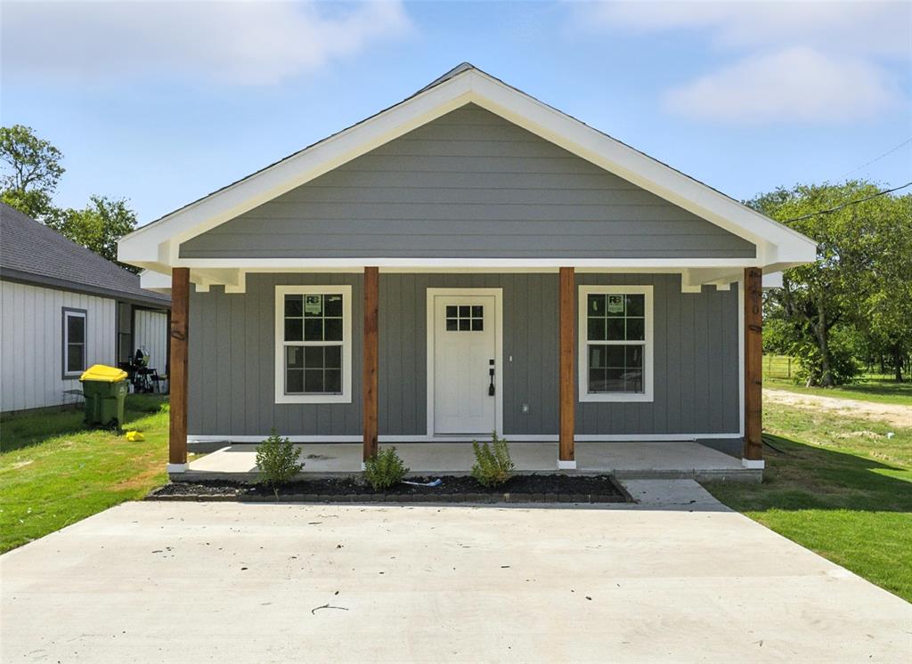 400 Mark Street Property Photo 1