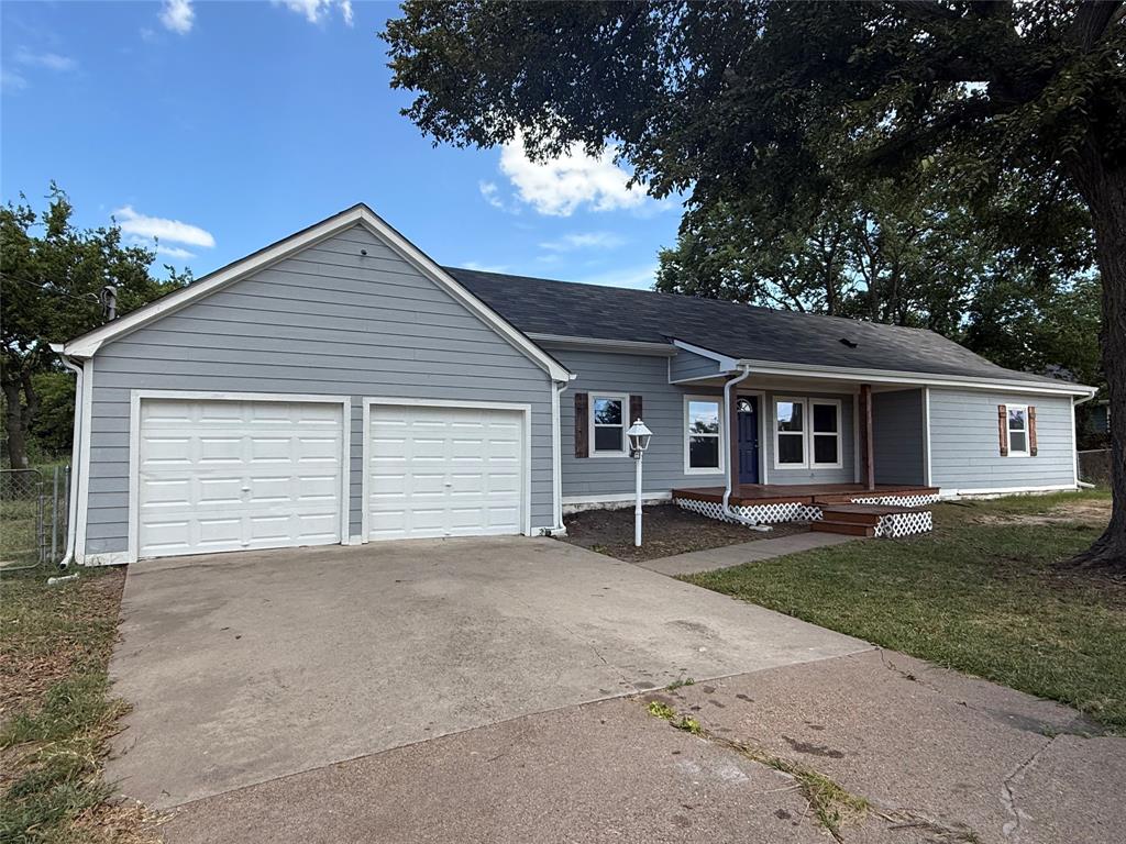 1114 N Oak Street Property Photo 1