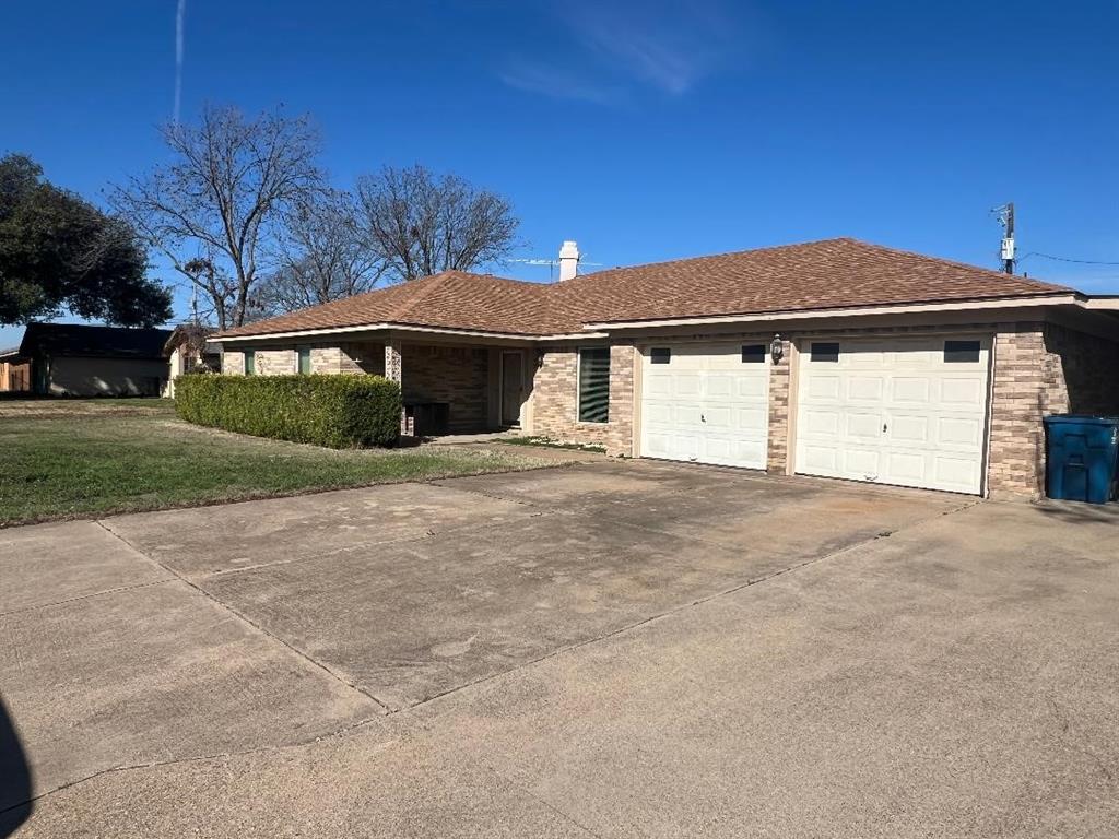 104 W Highland Drive Property Photo 1