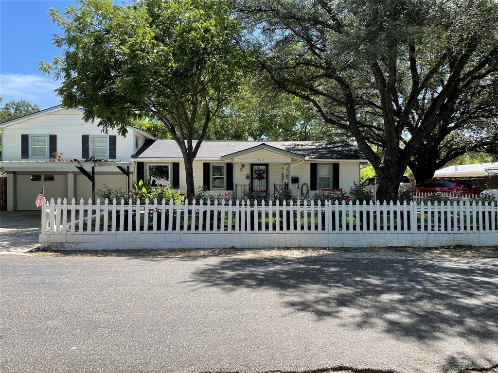 125 Live Oak Drive Property Photo 1