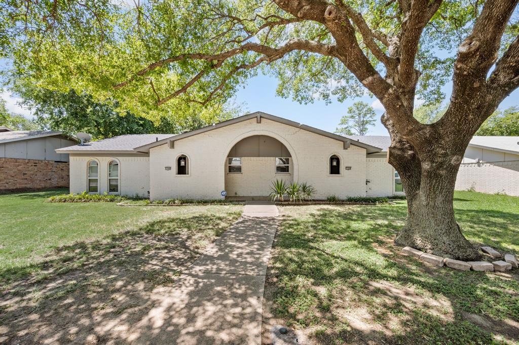 7704 Mary Drive Property Photo 1