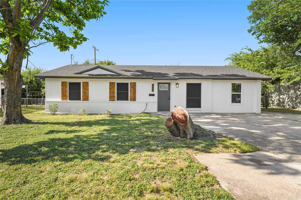 729 W Grenoble Drive Property Photo 1