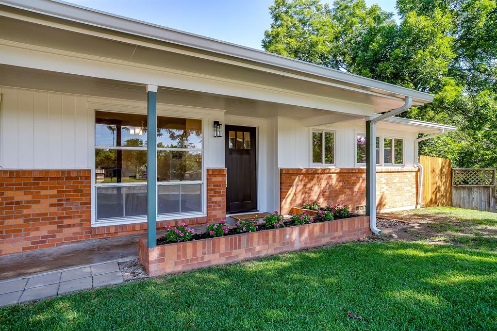 209 S Hill Drive Property Photo 1