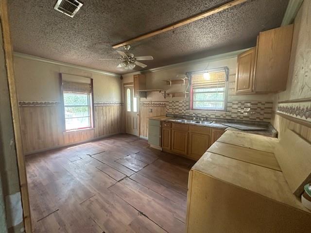 2003 Hillview Street Property Photo 1