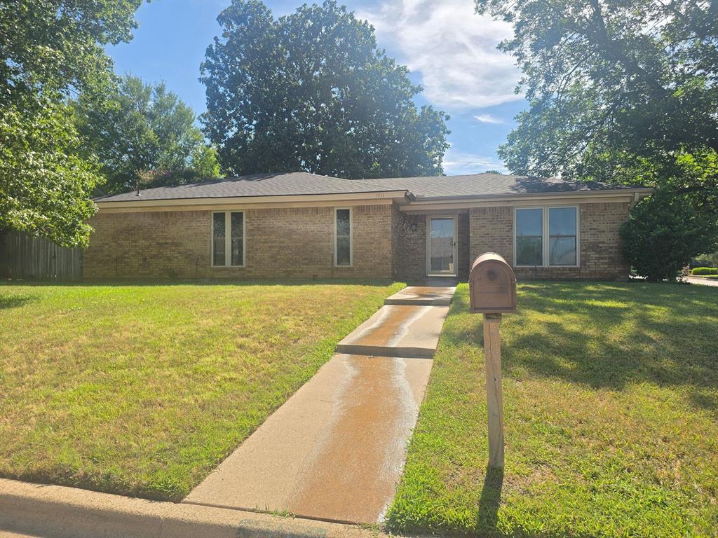 1911 Green Meadow Court Property Photo 1