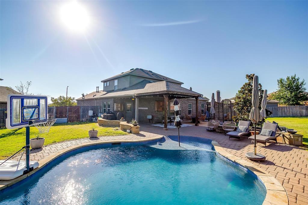 301 Sunspike Court Property Photo 1