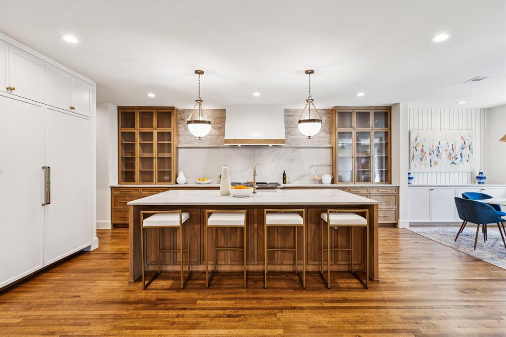 5425 Springmeadow Drive Property Photo 1