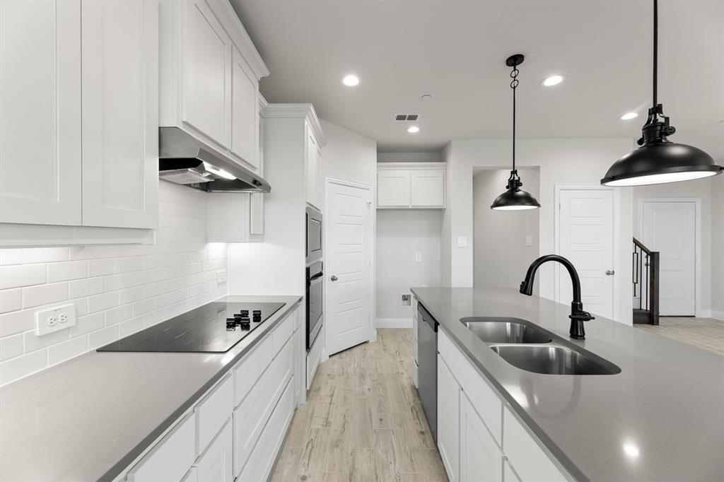 670 Sandiford Property Photo 24