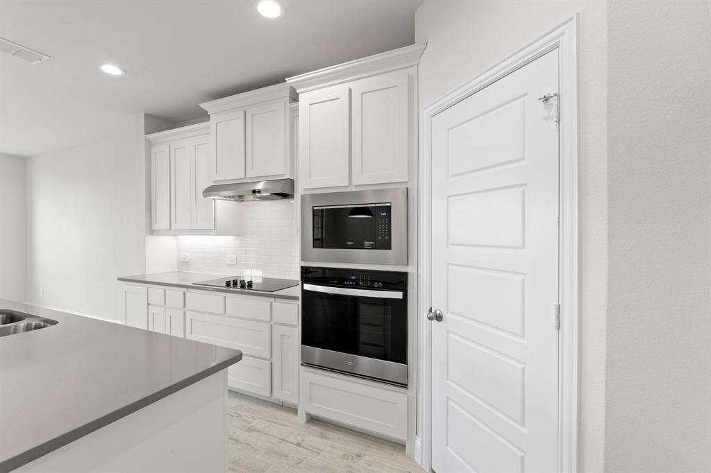 670 Sandiford Property Photo 25