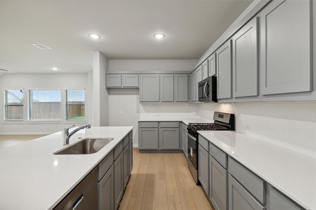 524 Blackwater Trail Property Photo 7