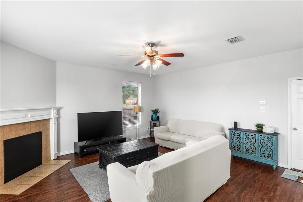 1700 Cowtown Court Property Photo 5