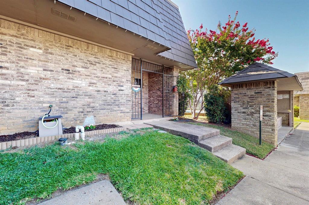 207 E Harwood Road 13 Property Photo 1