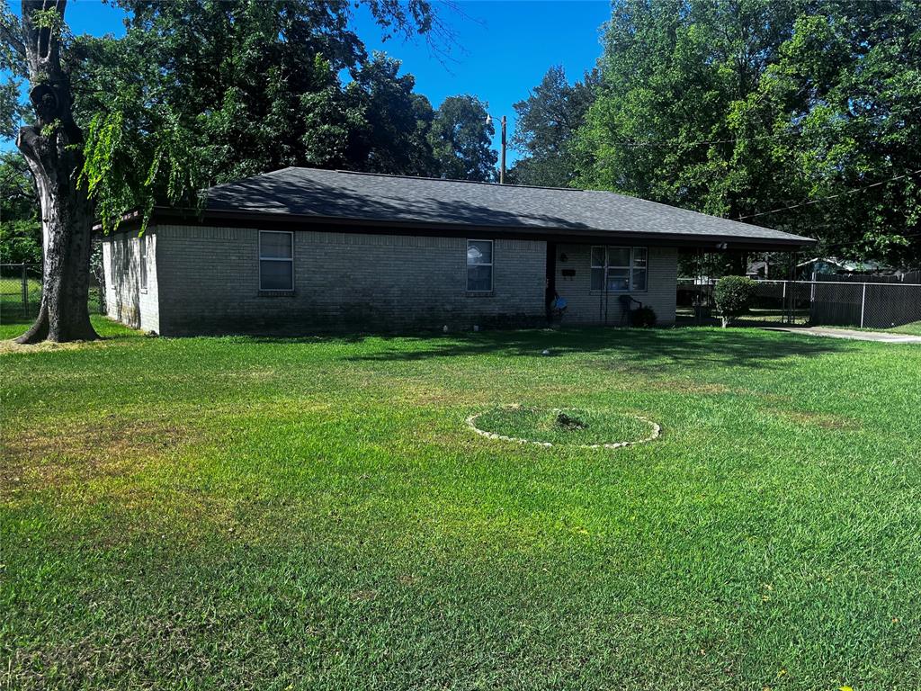 1305 W 7th Street Property Photo 1