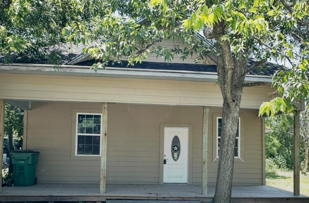 404 E Ross Avenue Property Photo 1