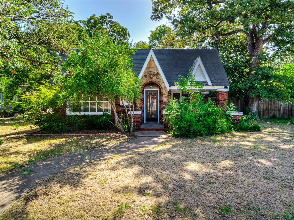 1412 N Riverside Drive Property Photo 1