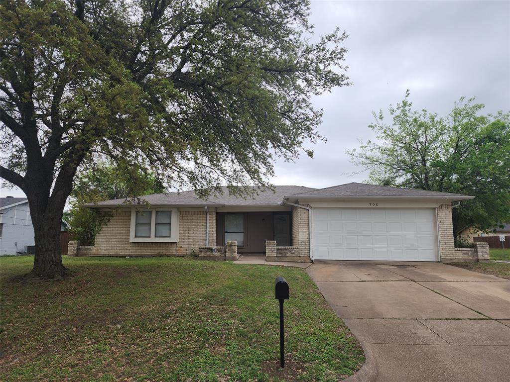 908 Highcrest Court Property Photo 1