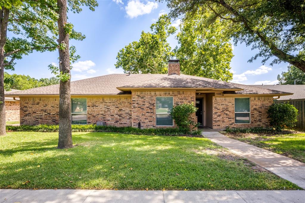 2308 E Windsor Drive Property Photo 1