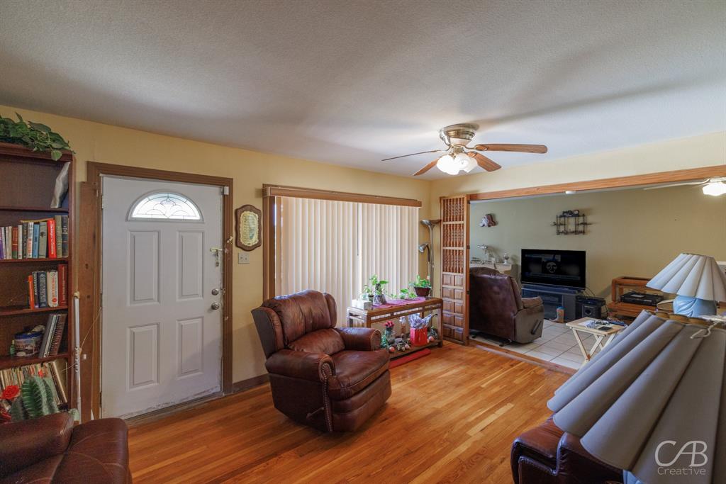 1406 W Commerce Street Property Photo 2