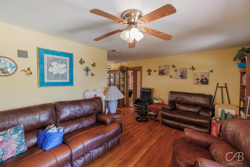 1406 W Commerce Street Property Photo 4